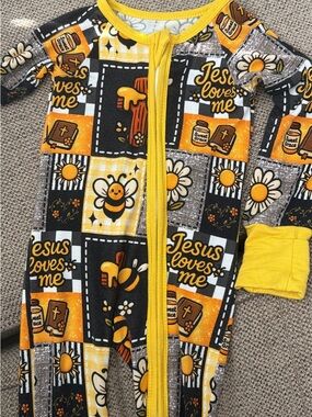 Baby Yellow & Black 'Jesus Loves Me' bamboo sleeper